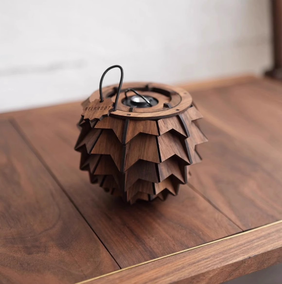 Outdoor Lighting Black - GOALZERO Zwarte walnoot dennenappel lampenkap voor